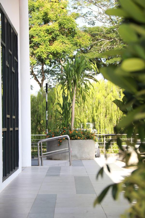 Otel Hotel Suite Sibu Esterno foto