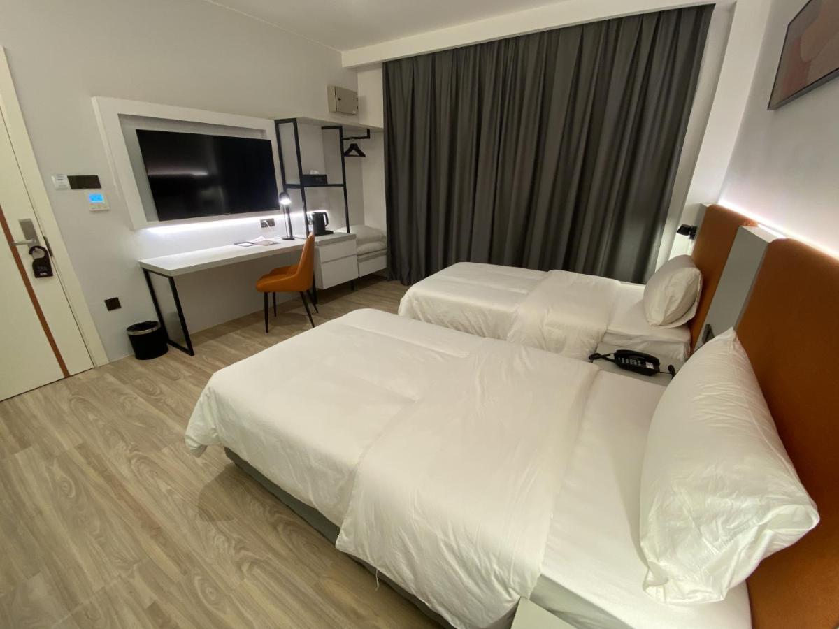 Otel Hotel Suite Sibu Esterno foto